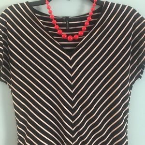 💰Maurice’s size small v-neck